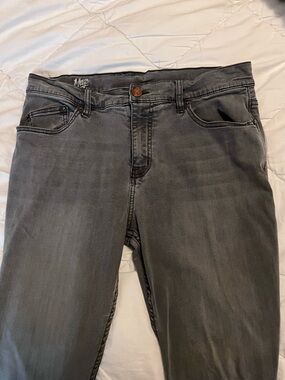 Gray Men’s Mugsy Jeans